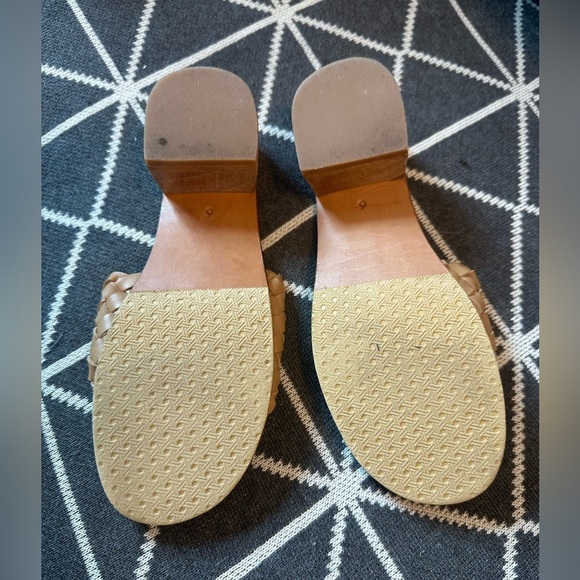 Liberté Santorini Tan Woven Leather Sandals with Basket-Weave Design size 6 - Picture 4 of 8